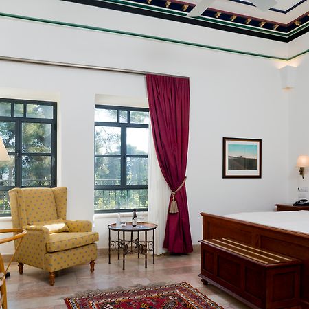 The American Colony Hotel - Small Luxury Hotels Of The World Jerozolima Pokój zdjęcie A room at the hotel