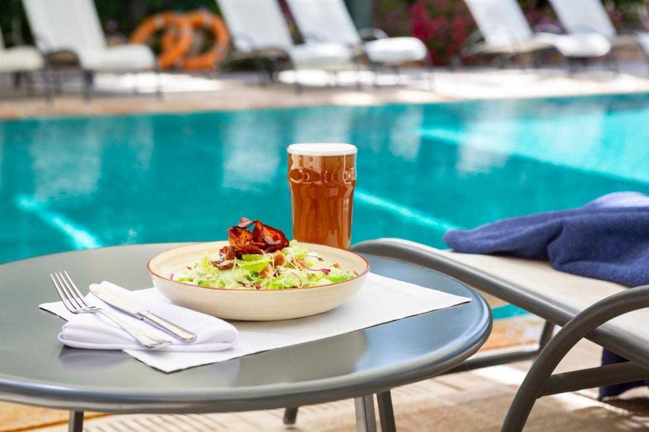 The American Colony Hotel - Small Luxury Hotels Of The World Jerozolima Zewnętrze zdjęcie Poolside at the Hotel