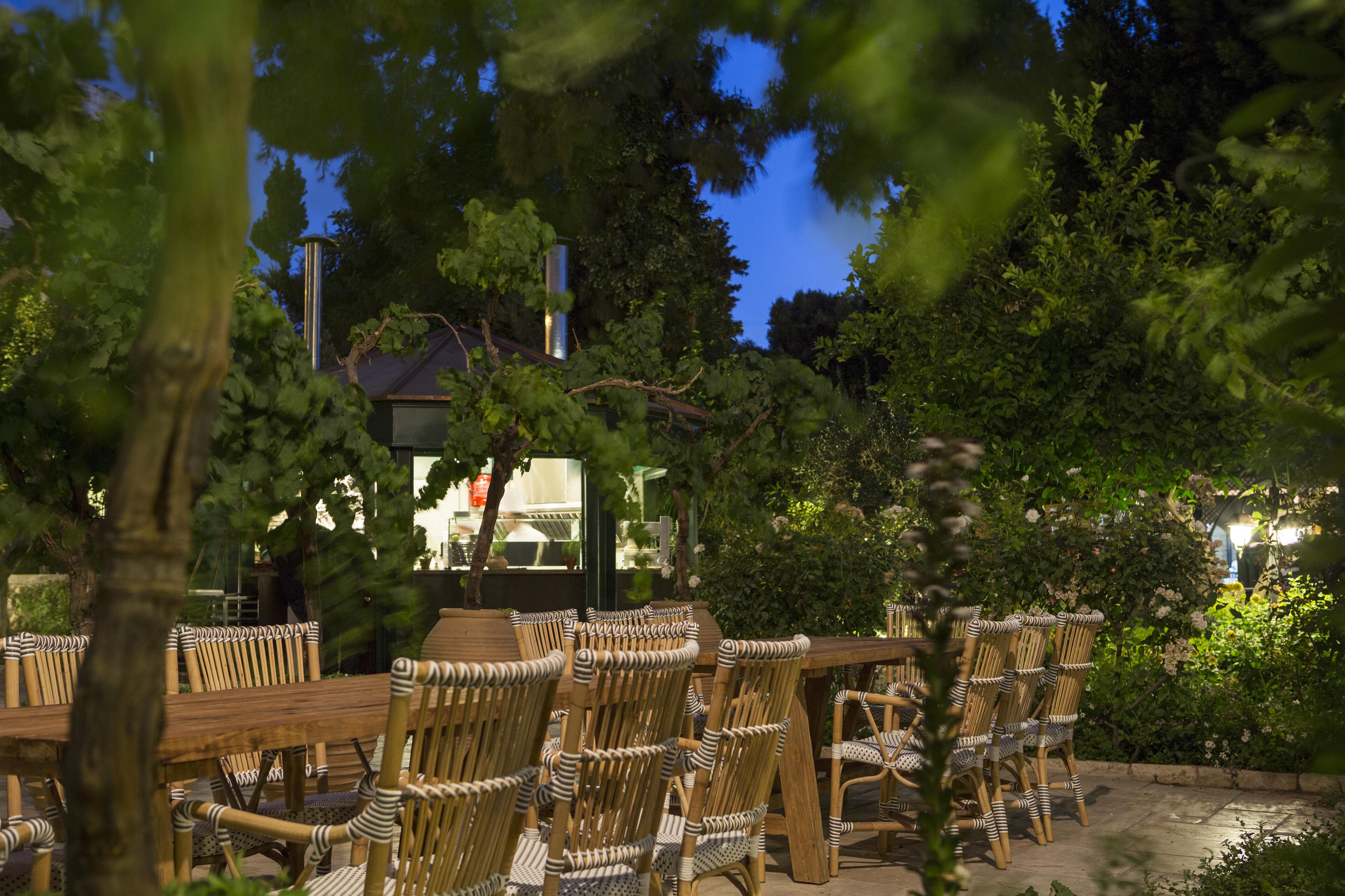 The American Colony Hotel - Small Luxury Hotels Of The World Jerozolima Zewnętrze zdjęcie The garden at the restaurant